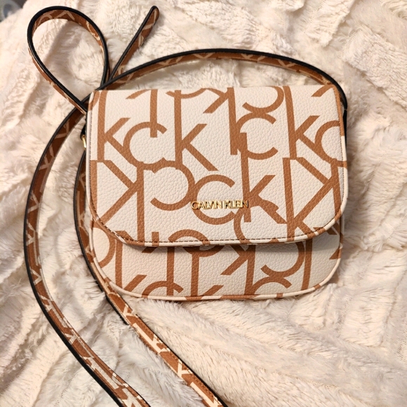 πCalvin klein crossbody